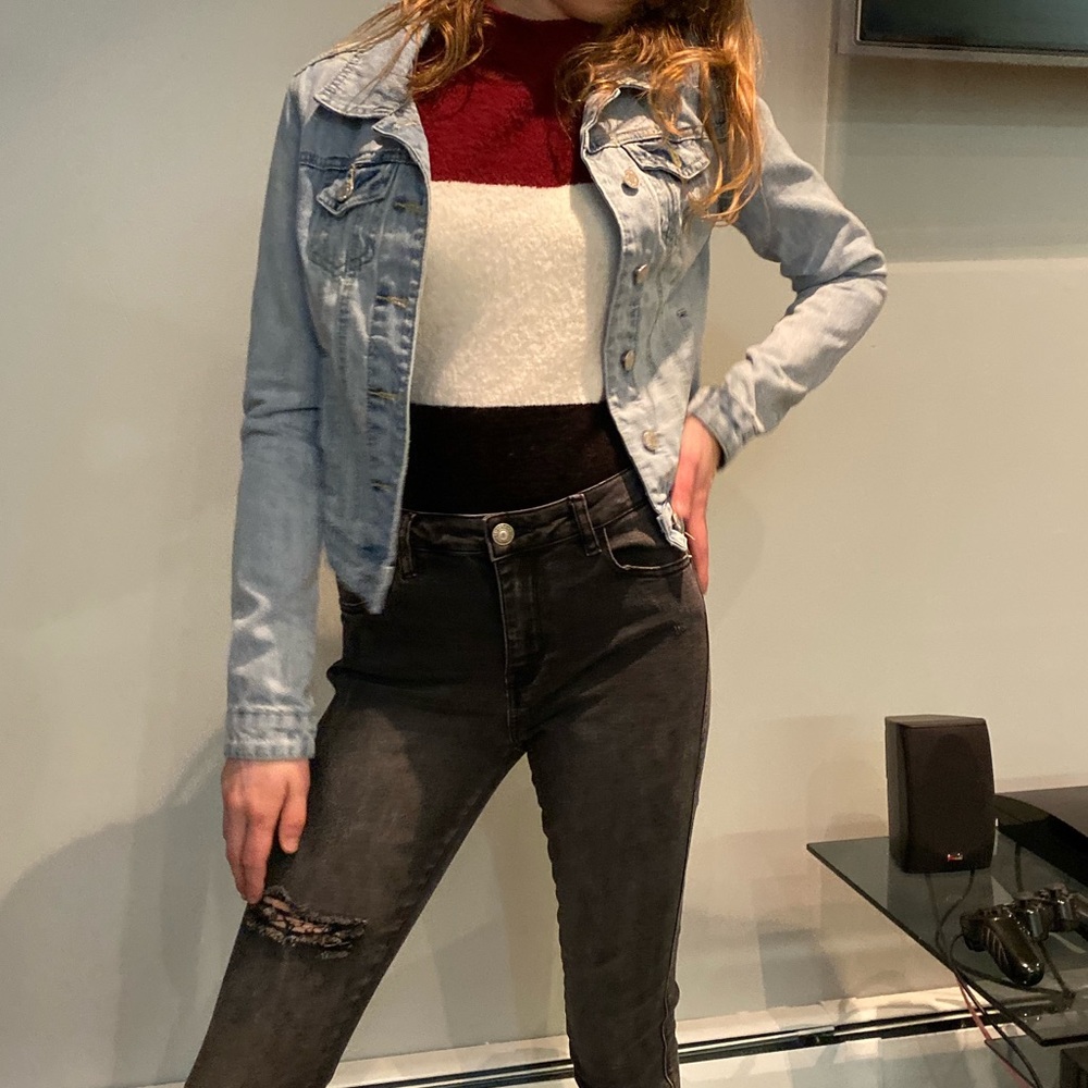 Tight fitting light jean jacket